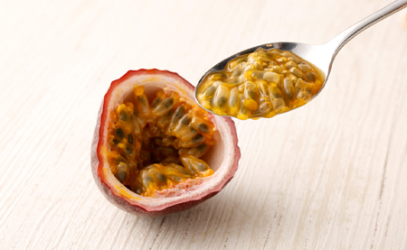 【2026年発送】先行受付 パッションフルーツ 家庭用1kg 果物 フルーツ トロピカルフルーツ AJ-27