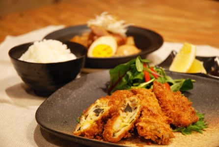 殻付き真牡蠣 4kg 30〜45個 朝どれ直送 牡蠣 かき 【配送不可地域：北海道、沖縄、離島】