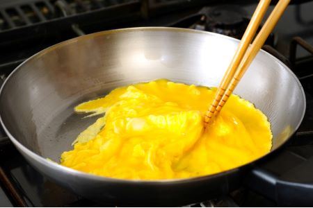 A182 藤田金属×近畿大学『F.』鉄フライパン26cm【フライパン 鉄 藤田金属 IH ガス 26センチ 日本製 町工場 長持ち 国産 近大 コラボ 大阪府 八尾】