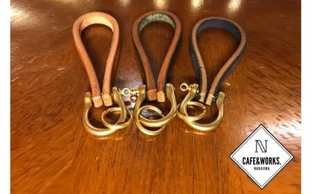11-151 レザークラフト：真鍮シャックル本革レザーキーホルダー（ナチュラル）