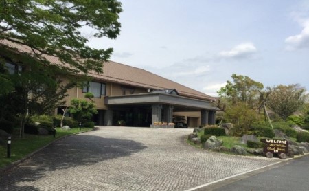 ゴルフ 利用券 福岡センチュリーゴルフ倶楽部 土日祭セルフ 4名様 昼食 お土産付き 福岡県 ゴルフ場 
