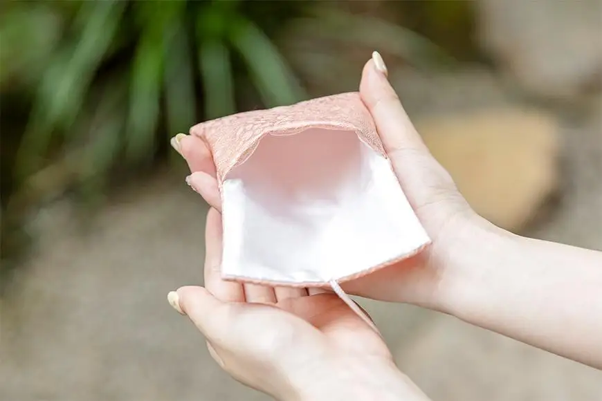 【RITOFU】ジュエリーポーチ(撫子)［ 京都 友禅 着物 ブランド ジュエリー ポーチ 上品 人気 おすすめ ギフト プレゼント お取り寄せ 通販 送料無料 ふるさと納税 ］