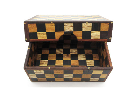 小物入れ「A」1個 KT-6-1【徳島県 那賀町 寄木細工 伝統工芸品 工芸品 木箱 小物入れ アクセサリー ボックス BOX ジュエリーボックス インテリア 市松模様 記念品 ギフト プレゼント 木製 雑貨 日本製 収納 ふた付き 蓋 名刺 印鑑】