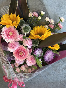 Flower Station NIINAから「花の里三豊市の季節の花束」