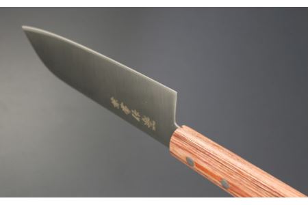 H20-48 兼常作 モリブデン鋼 DSR-1K6 赤合板丸柄 三徳包丁 165mm ～よく切れる ステンレス 使いやすい シンプルなデザイン 職人業 職人魂 関の刃物 海外でも人気 KC-360～