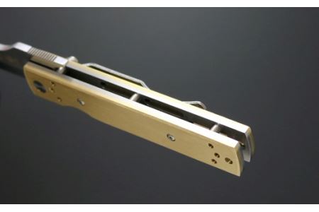H92-01 兼常作 短冊刀【TANZAKU-TOU】（KB-561） ～フォールディングナイフ ライナーロック クリップ付き 真鍮製ハンドル 色朽ちる 経年変化を楽しむ 愛着ある重量感 小刀 鉛筆けずり 卓上 ガジェット 文具 文房具 男 デスク メンズ かっこいい 関の刃物～