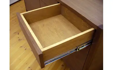 【プッシュオープンリビングボード ウォールナット 180cm】プッシュオープンタイプ＜ウォールナット材 オイルフィニッシュ＞  家具 リビングボード サイドボード ローボード 棚 シェルフ 飾り棚 食器棚 本棚 MUFactory