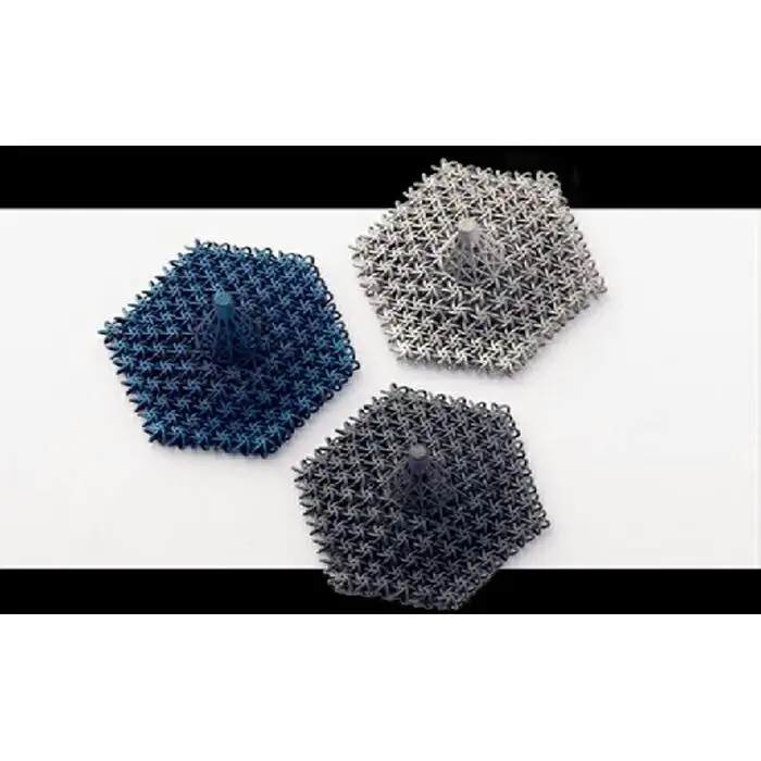 金属なのにしなやかに回る！ 金属3Dプリンター製メタルコマ（ブルー）