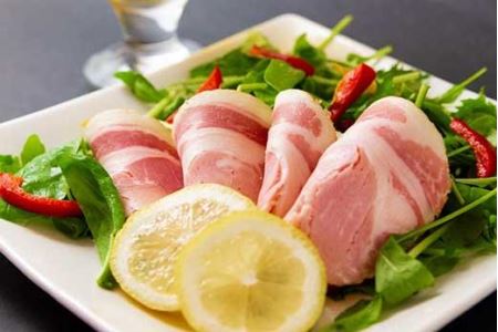 【阿蘇手づくり！こだわりのロースハム170g×4パック  計680ｇ 小分けでお届け】 ひばり工房 ふるさと納税ハム ロースハム ハムスライス 豚肉 ふるさと納税ハム 阿蘇 惣菜 おつまみ スライス 真空パック 冷蔵 金賞 冷凍保存可能でコスパが良い 熊本県 阿蘇市