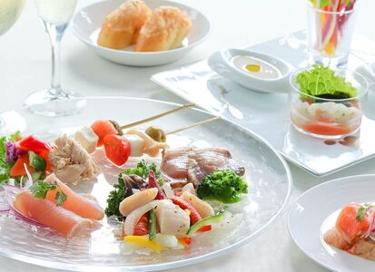 志摩地中海村「スーペリアツイン/ダブルルーム」平日限定ペア1泊2食付券(バイキング)/伊勢志摩 伊勢 志摩 旅行 旅行券 ﾁｹｯﾄ 宿泊券 宿泊 ﾍﾟｱ宿泊券 1泊2食 ﾊﾞｲｷﾝｸﾞ 地中海 ﾎﾃﾙ ｽｰﾍﾟﾘｱﾂｲﾝ ﾀﾞﾌﾞﾙﾙｰﾑ 平日 限定 ｳﾞｨﾗ ｶｯﾌﾟﾙ 夫婦 家族 ｲｾ ｼﾏ ﾘｮｺｳ 