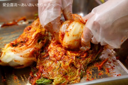白菜（甘口・辛口）キムチ2種類セット_キムチ 甘口 辛口 2種類セット 各340g 白菜 うま極辛キムチ あまあまキムチ ヤンニョム ミネラル 石垣の塩 健康促進 整腸作用 免疫力 酒の肴 おつまみ ご飯のお供 食品 加工品 グルメ 冷蔵 贈答用 熨斗対応可 お取り寄せ 福岡県 久留米市 送料無料 〔Ca113〕
