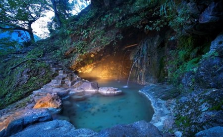 【新館「湯乃庄」確約】季節替わりのおがわ特選料理プラン 平日限定ペア宿泊券 / ホテルおがわ / 富山県 朝日町 [34310209]