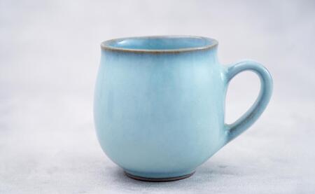 有田焼 月白丸マグカップ【梶原大敬 茂正工房】器 うつわ 食器 マグカップ マグ カップ コップ コーヒーマグ 青磁 月白 青 作家 手づくり 手仕事 ろくろ シンプル 電子レンジ対応 30000円 3万円 A30-782