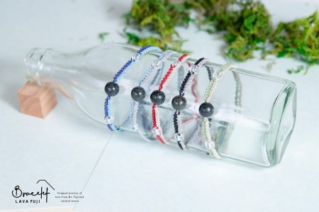 富士山溶岩ブレスレット（ワックスコード）【2色ミックス】【レッド/ベージュ】～Lava Fuji Bracelet～ ジュエリー