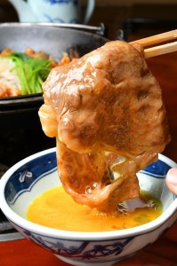 （冷蔵）伊勢肉　すき焼き　クラシタ　（　ロース　肩ロース　）　約600ｇ　木箱入り／お取り寄せ　名産　特産　松阪牛　ルーツ　伊勢牛　黒毛和牛　牛肉　伊勢志摩　国産　ふるさと納税