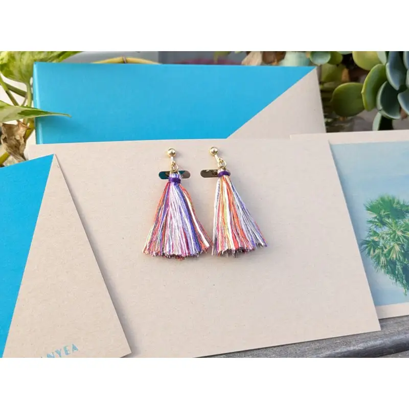 京丹後の絹糸イヤリング【カンボジアの女性たちに雇用の機会を!!】 京丹後の絹糸を使ってカンボジアの女性達が作ったイヤリング