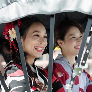 【Oguri Kimono Salon】琉装着用！人力車で市内観光体験プラン（２名様）