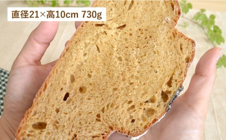 黒糖 味 の 国宝 パン ＜ 直径21cm 730g ＞《糸島》【天然パン工房楽楽】【いとしまごころ】[AVC041]