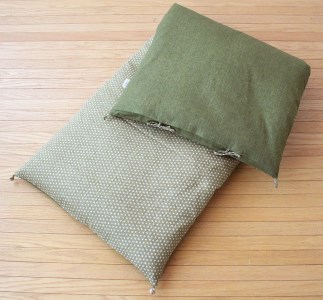 【洛中高岡屋】うたた寝にちょうどいい寛ぎのアイテム　カバータイプごろ寝敷きふとん＜ゆったりサイズ＞（グリーン系）