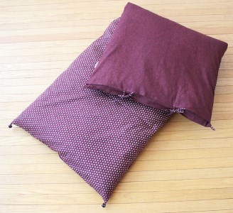 【洛中高岡屋】うたた寝にちょうどいい寛ぎのアイテム　カバータイプごろ寝敷きふとん＜ゆったりサイズ＞（パープル系）