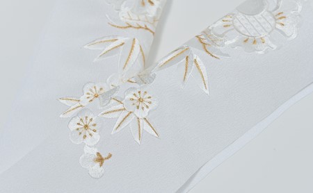 半衿　松竹梅にふくらすずめの柄　ししゅう　白地に白と金の糸 刺繍 織物 ファッション 和装 篠原縫製