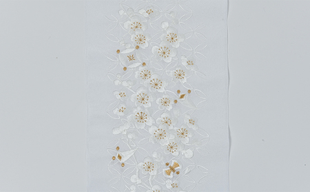 半衿　七宝繋ぎに宝尽くしの柄　ししゅう　白地に白と金の糸 刺繍 織物 ファッション 和装 式 篠原縫製