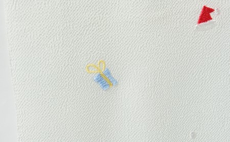 帯揚げ　白地　ちりめん　クリスマスの刺繍　帯上げ　着物に 織物 ファッション 和装 式 篠原縫製