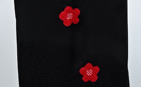 帯揚げ　黒地に赤の絞り　輪出し　しぼり柄　りんだし　帯上げ　着物に 織物 ファッション 和装 式 篠原縫製