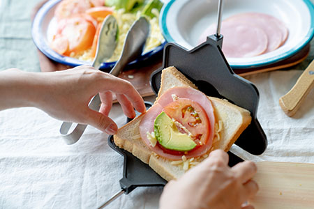 ホットサンドメーカー ポリゴン 耳まで圧着 燕三条製 アウトドア キャンプ バーベキュー [apod]