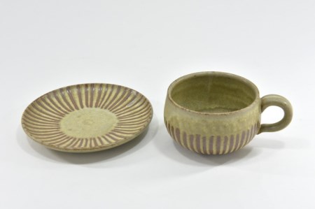 京焼「新羅釉木賊紋コーヒー碗・皿」(ピスタチオグリーン)1セット〈コーヒーカップ ティーカップ 京焼 手作り カップ お皿 セット 食器 陶器 工芸品 新羅釉 木賊紋〉 茶碗 
