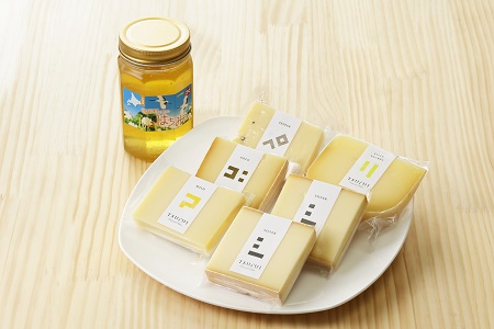 ＼＼北海道産 チーズ 高評価 ／／　鶴居村 鶴居はちみつ+ナチュラルチーズ鶴居　6個セット（詰め合わせ 人気 チーズセット ナチュラルチーズ スライス セミハード ワインに合う おつまみ おやつ つまみ ギフト 国産 北海道産 人気 食べ比べ 酪農応援 無添加 乳製品 鶴居村 酪楽館 北海道 ふるさと納税 ふるなび  ）