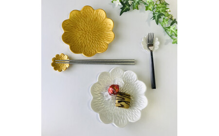 有田焼 flower plate 野菊/金銀彩（銘々皿・豆皿 計4ヶセット）深海三龍堂 食器 おしゃれ お皿 プレート 取り皿 ケーキ皿 パン皿 30000円 3万円 A30-701