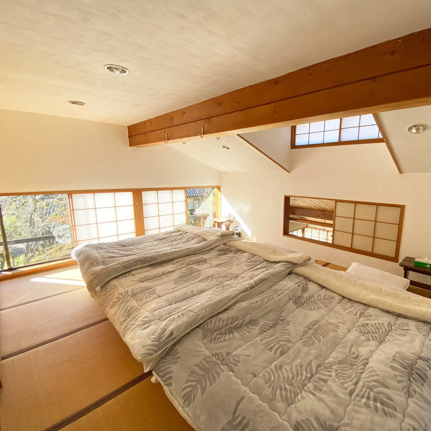 【1泊5人まで 貸し切り kakayama hutte 素泊まり 宿泊券】 田舎 のんびり リフレッシュ 山小屋 ロッジ風 貸し切り 宿 BBQ キャンプ 52-01 