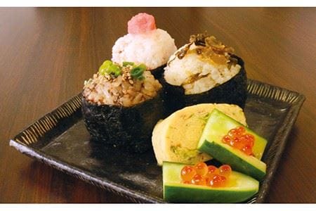 【 全3回 定期便 】明太子入り からし高菜 600g （ 300g × 2袋 ） 糸島市 / やますえ [AKA056] 明太高菜 ご飯のお供  ごはんのおとも 激辛 博多 漬物 辛子明太子 めんたいこ めんたい 高菜漬け