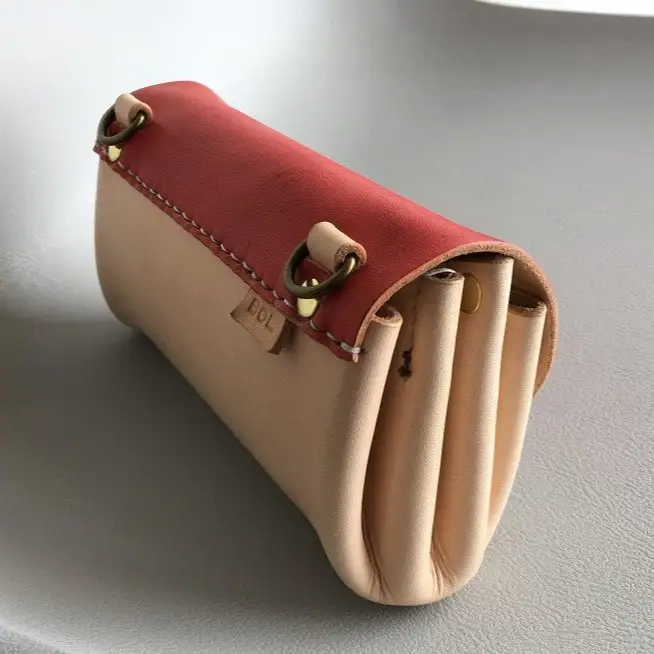 財布　本革 Mサイズ 赤