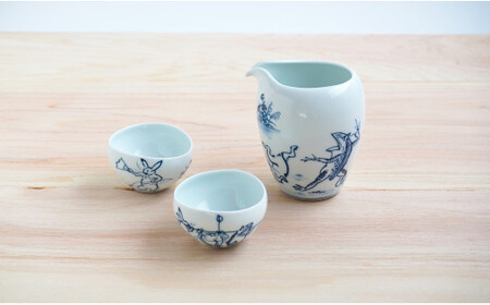 有田焼 染付鳥獣戯画 酒器セット とっくり / ゆるりぐい呑み【よう楽庵・たかす】食器 うつわ 器 磁器 陶磁器 染付 青 鳥獣戯画 動物 酒器 3点 セット 徳利 ぐいのみ 手描き A35-325