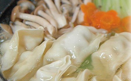【山八】水餃子入り博多もつ鍋（しょうゆ味）[H4386]