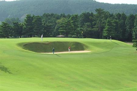 唐津ゴルフ倶楽部 平日セルフプレー券(昼食付)1名様分 ゴルフ チケット 佐賀