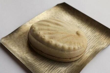 昔懐かしい五島の甘味　～かんころ餅ともなか二品～＜ルモンド風月＞