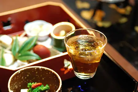 文化財の宿　八ツ三館　季節の会席を楽しむ１泊２食ペア宿泊券【聚楽の間】［L0018pi］