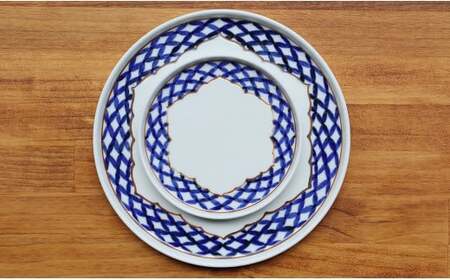 【まるふくオリジナル】有田焼 桔梗渕 Round plate 2枚セット 七宝地紋【まるふく】器 うつわ 食器 ワンプレート カフェプレート 染付 総手描き 切立プレート 小皿 取皿 セット A45-315