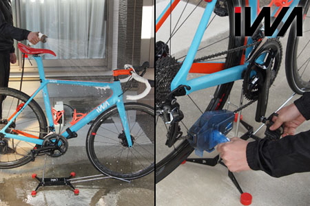 [バイクスタンド／黒] スポーツバイクの保管と整備がこれ一台 スルーアクスル・ディスクブレーキ対応「iWA1」＆前輪を外して整備できる「フォークサポート」セット【0420】