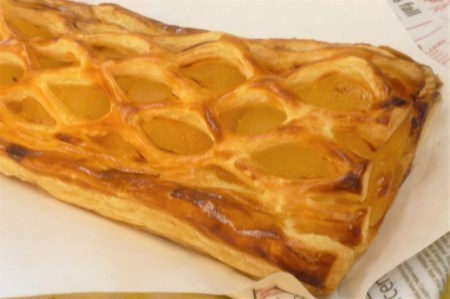 M442 〈峠のパン屋〉りんご丸々 贅沢アップルパイ １本 長さ約26㎝