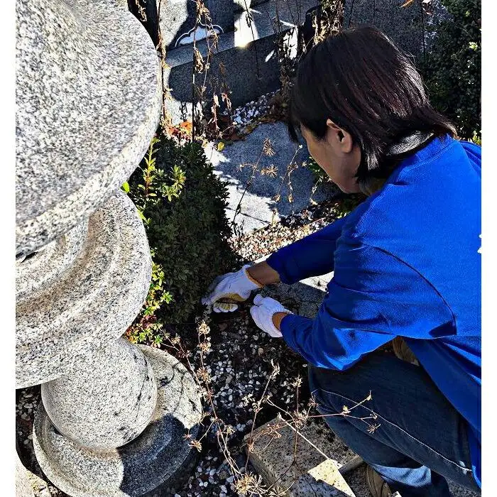 《神戸市内霊園限定》 お花屋さんが行う、お墓参り代行サービス 仏花・写真付き報告書