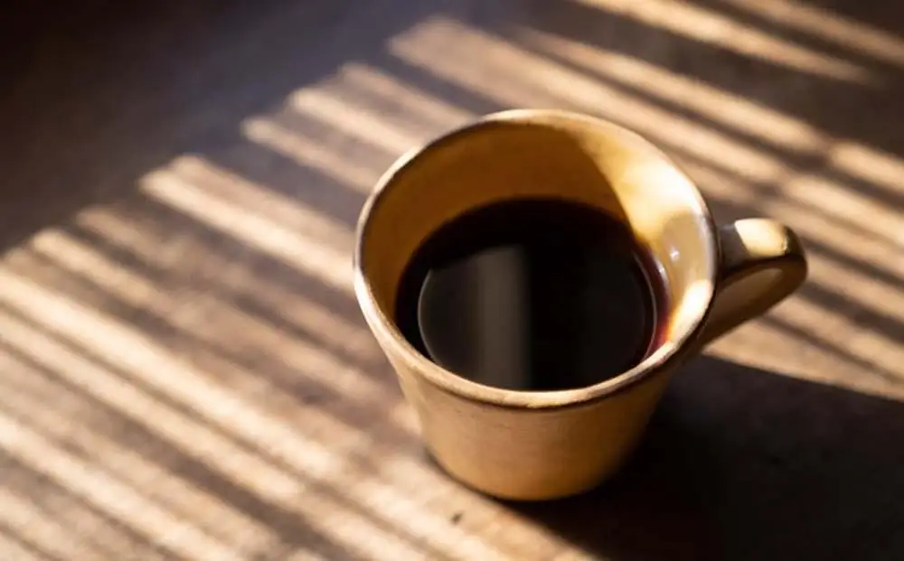【カフェインレス珈琲　まどろみとおっぱい（粉）3パック】デカフェブレンド。しっかりとコクがあり、黒糖のような甘い飲み心地。