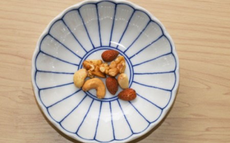 【美濃焼】菊花紋 小鉢・取り皿の和食器セット（各5点 合計10点）【うつわやさんーカネ忠】食器 プレート ボウル 副菜鉢 副菜皿 ケーキ皿 取り皿 サラダボウル 和風 料亭風 日本料理 おしゃれ レンジ対応 食洗機対応 送料無料 [MBO029]