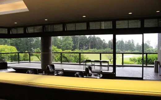 【大月カントリークラブ】 都心から90分 富士山 ゴルフ場 利用券 10,000円分 2,000円 × 5枚 山梨県 四季の花々 ビギナー 中級者 上級者 アクセス便利 丘陵 18ホール【006-042】※離島への配送不可