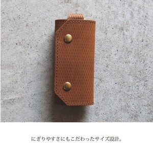キーケース【リッチブラウン】《 キーケース シンプル 丈夫 本革 高級 数量限定 国産 カラバリ 愛用 デザイン 牛革 ブラウン 化粧箱付き スタイリッシュ 手造り プレゼント おすすめ 》【2401N08017_01】