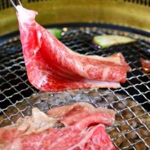 ＜A5等級の博多和牛が届きます!＞モモすき焼き・しゃぶしゃぶ用(300g)【009-0002】