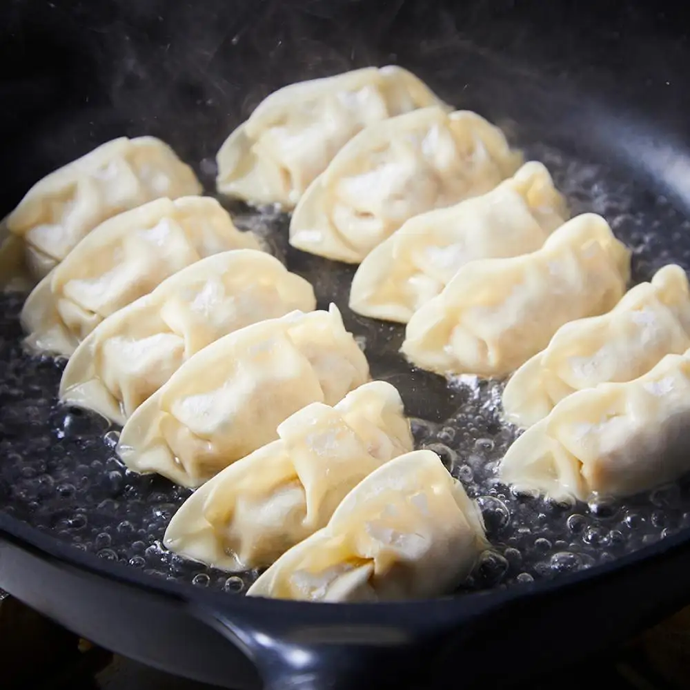 餃子 黒豚入り生餃子 80個（20個×4パック） 博多とんこつラーメン「竹林」監修 | 冷凍餃子 生餃子 黒豚餃子 小分け ふるさと納税餃子 ぎょうざ ギョーザ ふるさと 納税 豚 肉 お取り寄せ 冷凍食品 冷凍 おかず 中華惣菜 おつまみ 惣菜 つまみ 福岡県 福岡市